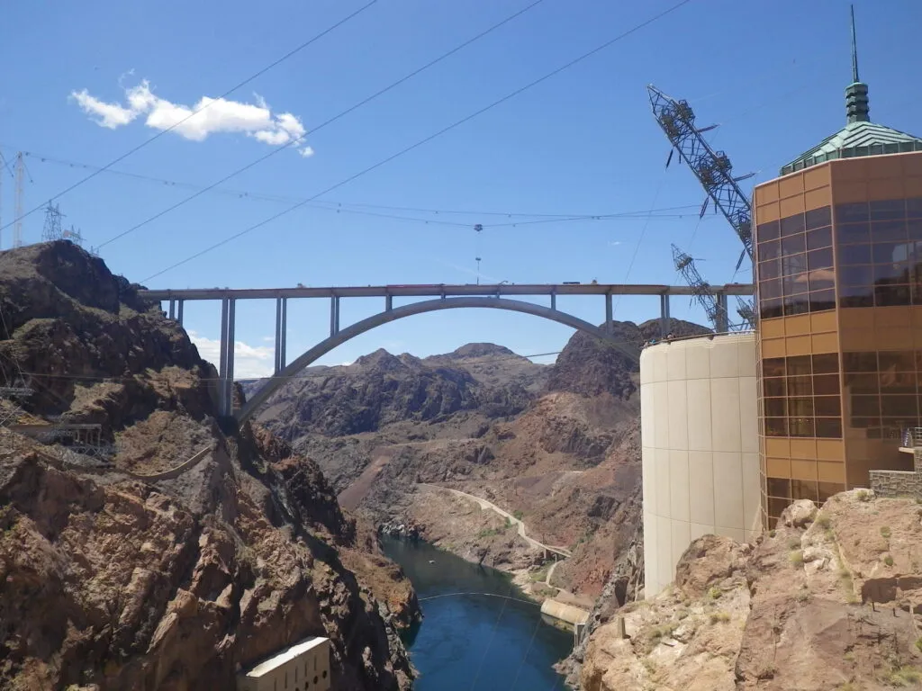 This image illustrates infrastructure spanning a canyon, highlighting connectivity amid rugged terrain and integration with natural features.